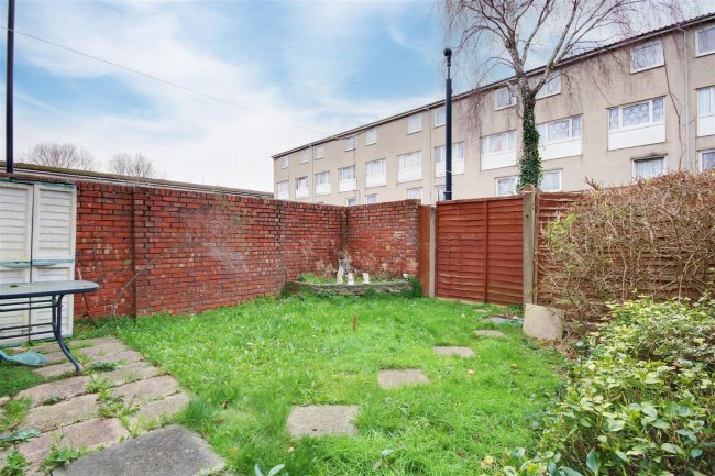 26 Hadrians Ride, Enfield, Middlesex, EN1 1DG 4