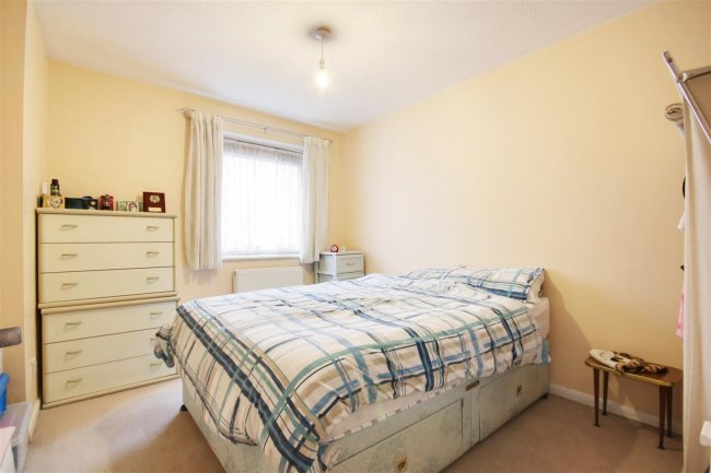 26 Hadrians Ride, Enfield, Middlesex, EN1 1DG 4
