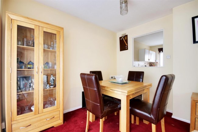 26 Hadrians Ride, Enfield, Middlesex, EN1 1DG 4