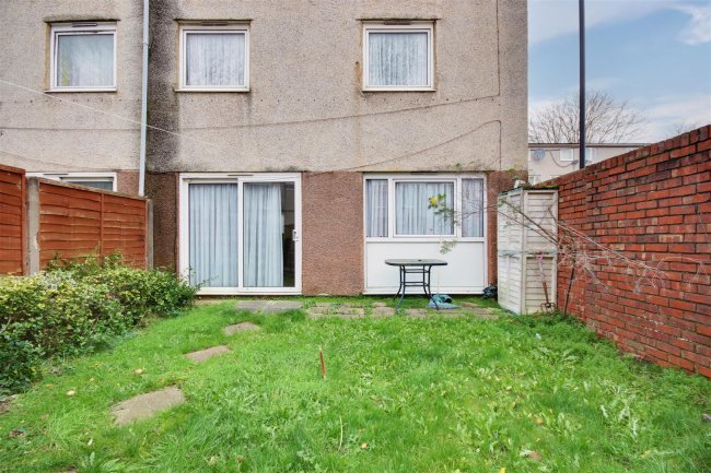 26 Hadrians Ride, Enfield, Middlesex, EN1 1DG 4