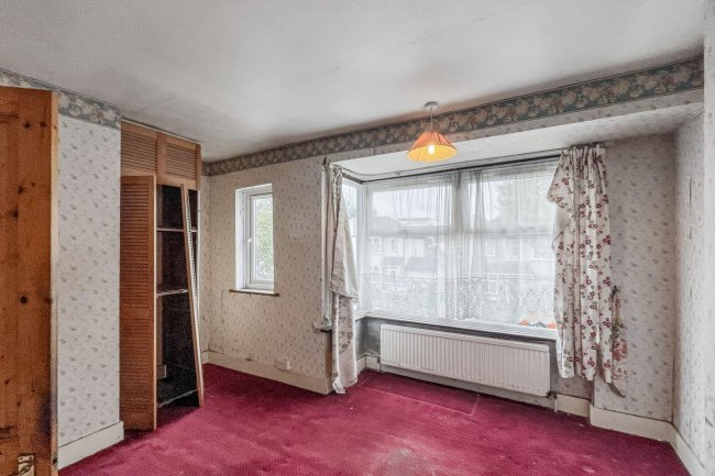 82 Hamilton Avenue, Sutton, Surrey, SM3 9RL 1