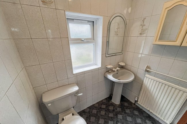 82 Hamilton Avenue, Sutton, Surrey, SM3 9RL 1