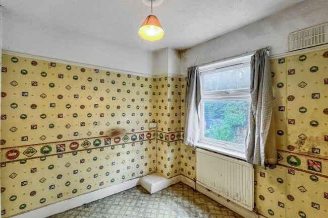 82 Hamilton Avenue, Sutton, Surrey, SM3 9RL 1