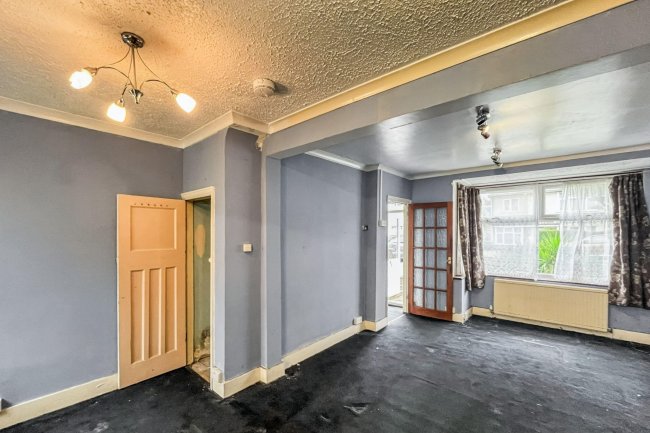 82 Hamilton Avenue, Sutton, Surrey, SM3 9RL 1