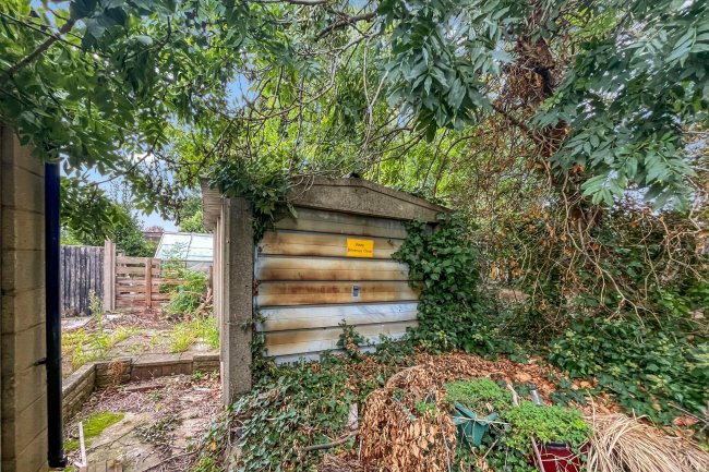 82 Hamilton Avenue, Sutton, Surrey, SM3 9RL 1