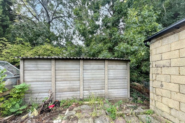 82 Hamilton Avenue, Sutton, Surrey, SM3 9RL 1