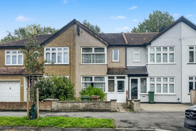 82 Hamilton Avenue, Sutton, Surrey, SM3 9RL 1