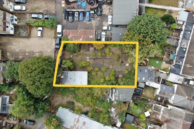 Bishops Place Yard, Sutton, SM1 2