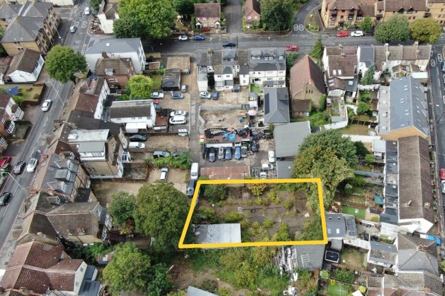 Bishops Place Yard, Sutton, SM1 2