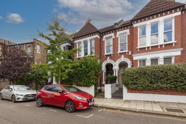 3B Navy Street, Clapham, London SW4 6EY 1