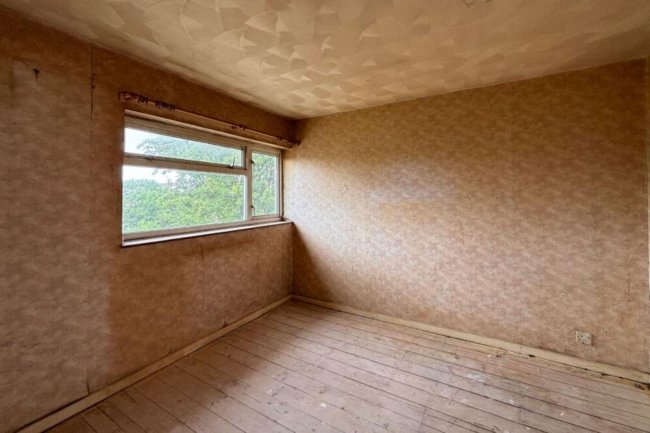 15 Thornview Road, Houghton Regis, Dunstable, Bedfordshire, LU5 5HS 10