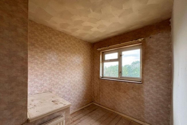 15 Thornview Road, Houghton Regis, Dunstable, Bedfordshire, LU5 5HS 10