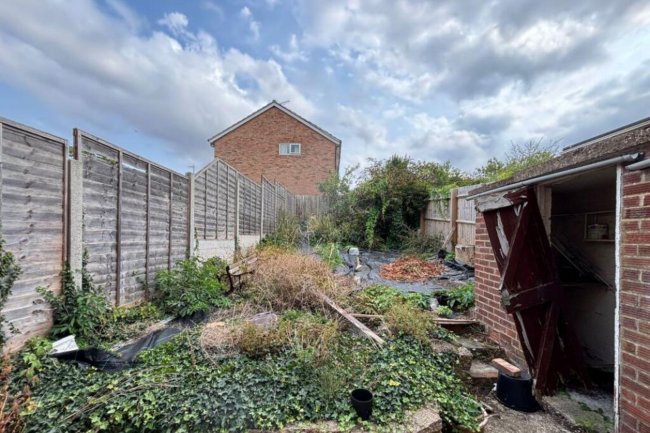 15 Thornview Road, Houghton Regis, Dunstable, Bedfordshire, LU5 5HS 10