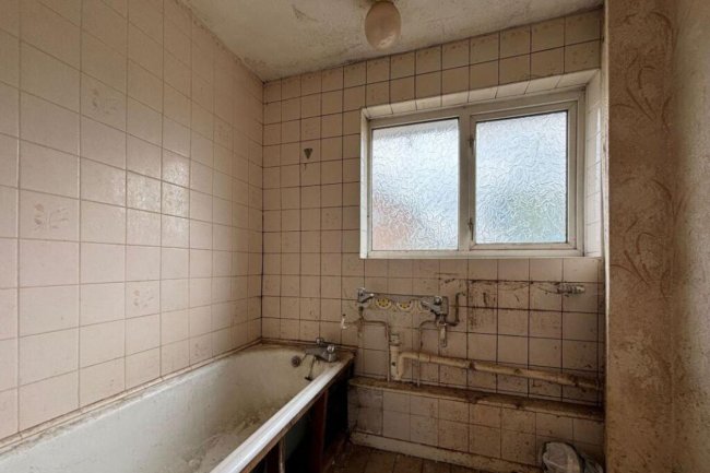 15 Thornview Road, Houghton Regis, Dunstable, Bedfordshire, LU5 5HS 10