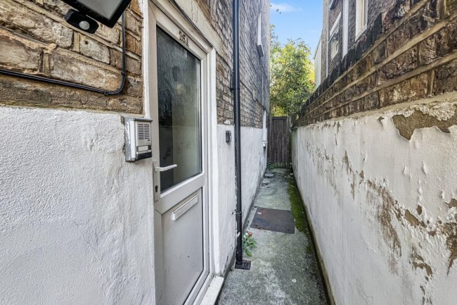 26a Ramsden Road, Balham, London SW12 8QY 4