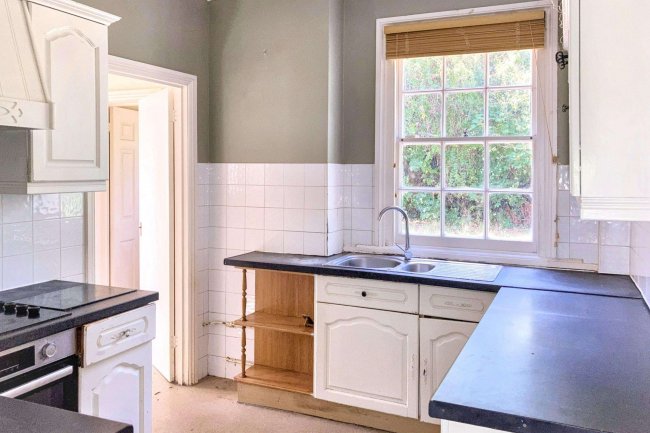 22 Southborough Road, Bromley, Kent, BR1 2EB 6