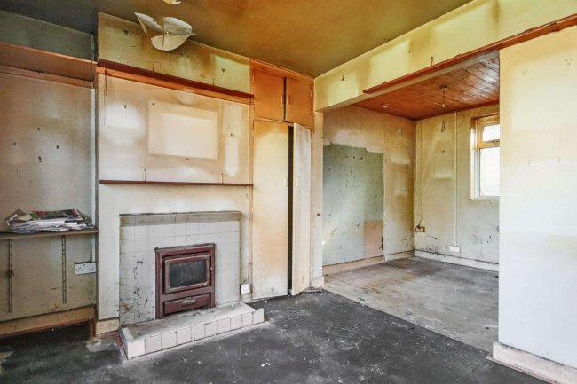 93 Hayling Road, Watford, Hertfordshire, WD19 7DP 1