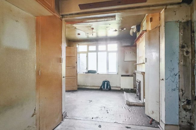 93 Hayling Road, Watford, Hertfordshire, WD19 7DP 1