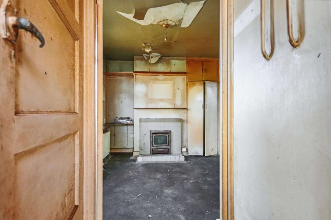 93 Hayling Road, Watford, Hertfordshire, WD19 7DP 1