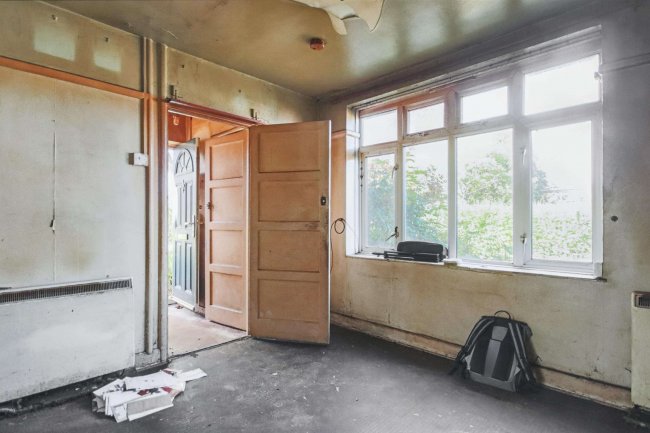 93 Hayling Road, Watford, Hertfordshire, WD19 7DP 1