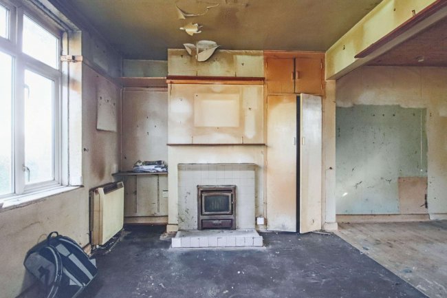 93 Hayling Road, Watford, Hertfordshire, WD19 7DP 1