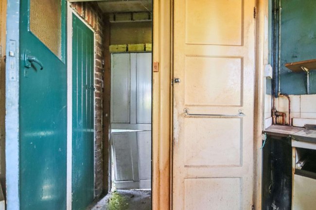 93 Hayling Road, Watford, Hertfordshire, WD19 7DP 1