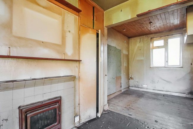 93 Hayling Road, Watford, Hertfordshire, WD19 7DP 1