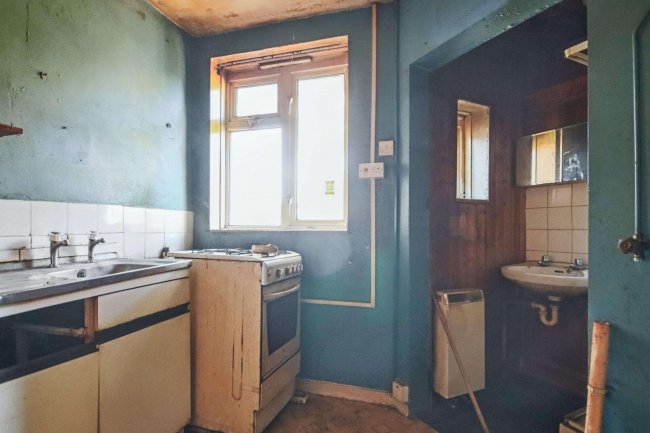 93 Hayling Road, Watford, Hertfordshire, WD19 7DP 1