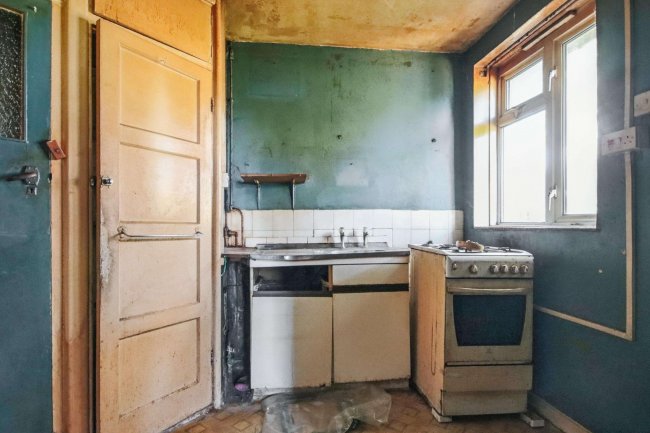 93 Hayling Road, Watford, Hertfordshire, WD19 7DP 1