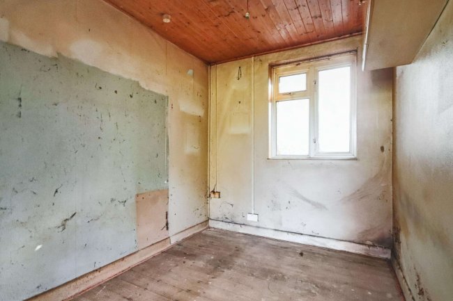 93 Hayling Road, Watford, Hertfordshire, WD19 7DP 1