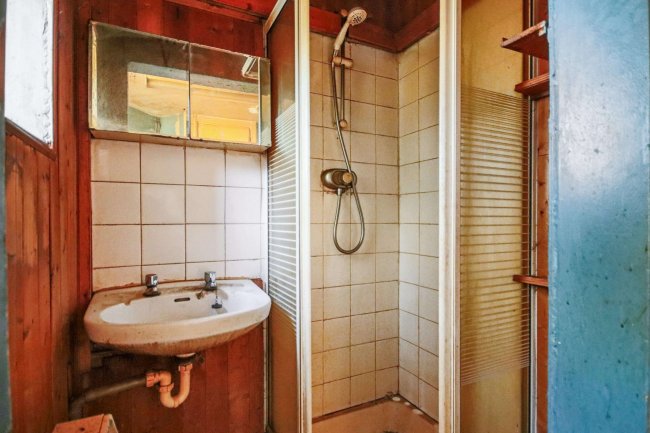 93 Hayling Road, Watford, Hertfordshire, WD19 7DP 1