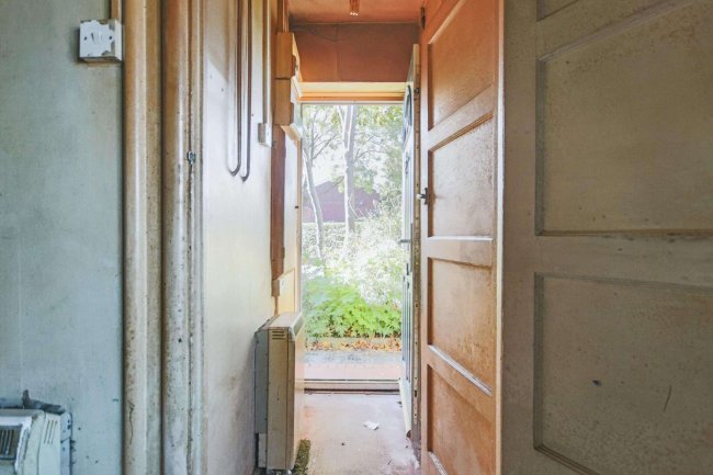 93 Hayling Road, Watford, Hertfordshire, WD19 7DP 1