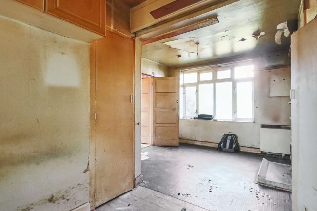 93 Hayling Road, Watford, Hertfordshire, WD19 7DP 1