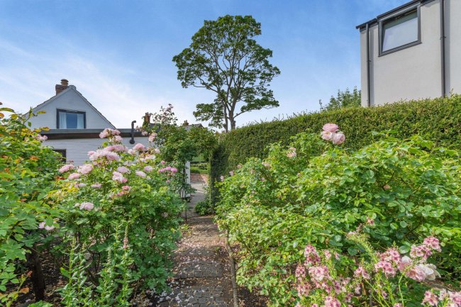 6 Dickmans Lane, Melton Mowbray, Leicestershire, LE14 4BG 8