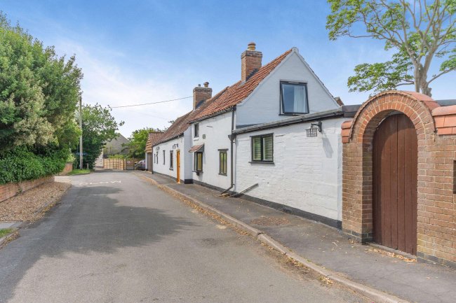 6 Dickmans Lane, Melton Mowbray, Leicestershire, LE14 4BG 8