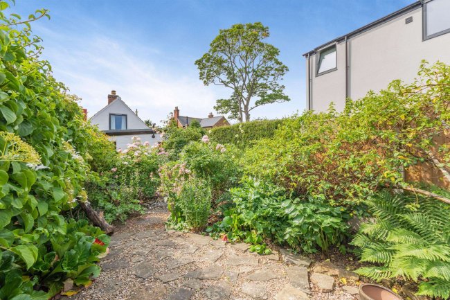 6 Dickmans Lane, Melton Mowbray, Leicestershire, LE14 4BG 8