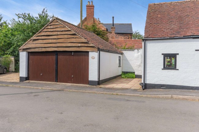 6 Dickmans Lane, Melton Mowbray, Leicestershire, LE14 4BG 8