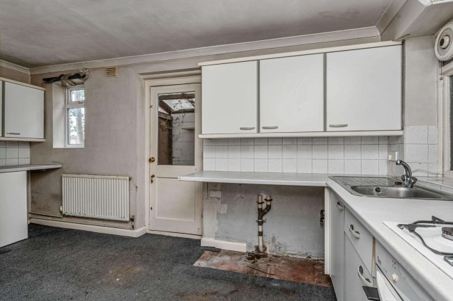 105 Cressingham Road, Reading, Berkshire, RG2 7RY 2