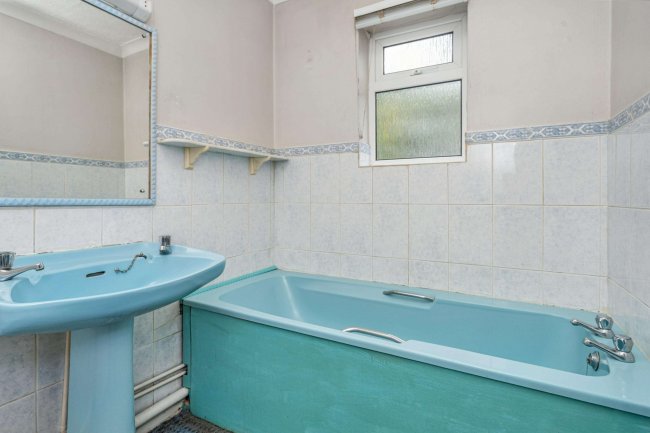 105 Cressingham Road, Reading, Berkshire, RG2 7RY 2