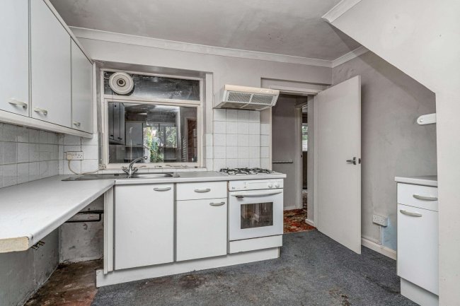 105 Cressingham Road, Reading, Berkshire, RG2 7RY 2