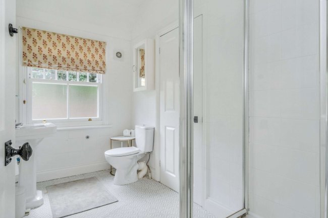 Laurel Cottage, Badgemore, Henley-On-Thames RG9 4NR 8