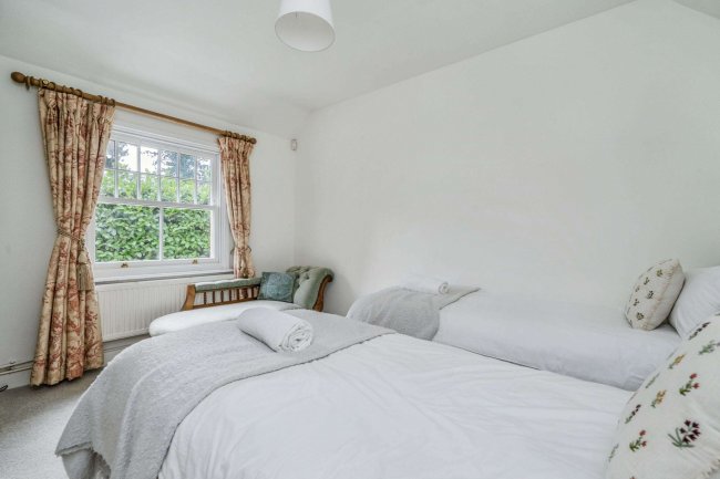 Laurel Cottage, Badgemore, Henley-On-Thames RG9 4NR 8