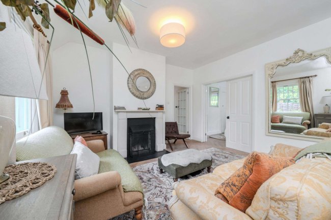 Laurel Cottage, Badgemore, Henley-On-Thames RG9 4NR 8