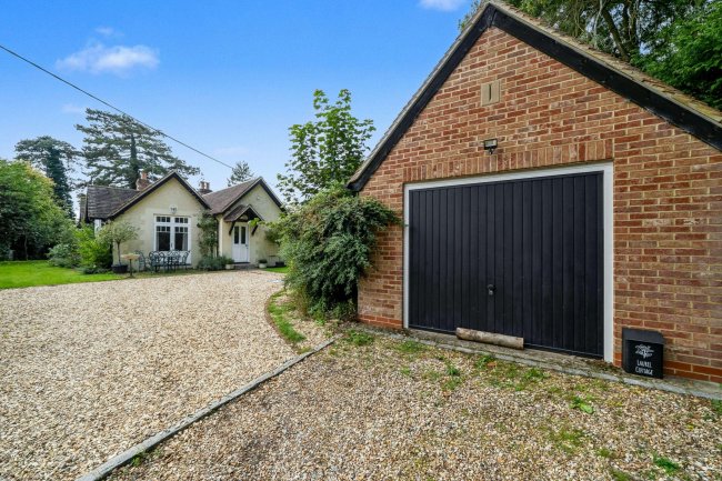 Laurel Cottage, Badgemore, Henley-On-Thames RG9 4NR 8