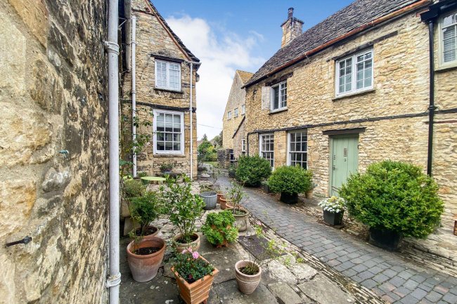 2 George Yard, High Street, Burford, Oxfordshire, OX18 4QN 5