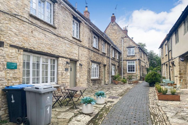 2 George Yard, High Street, Burford, Oxfordshire, OX18 4QN 5