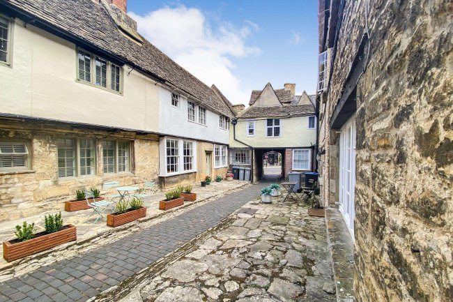 2 George Yard, High Street, Burford, Oxfordshire, OX18 4QN 5