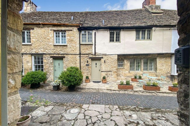 2 George Yard, High Street, Burford, Oxfordshire, OX18 4QN 5