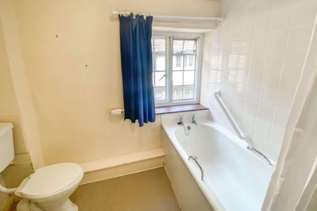 2 George Yard, High Street, Burford, Oxfordshire, OX18 4QN 5