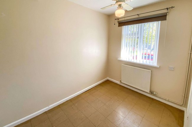 1 Cowbridge Crescent, Malmesbury, Wiltshire, SN16 9LY 6